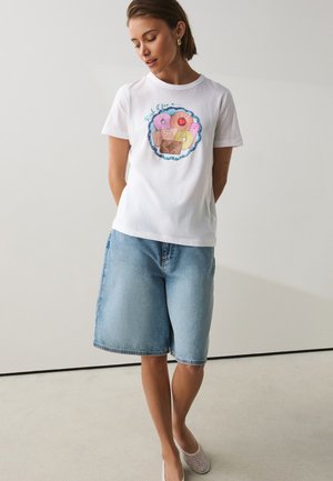 Next, REGULAR FIT - BISCUIT GRAPHIC SHORT SLEEVE T-SHIRT - Tričko s potlačou - white