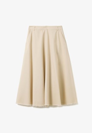 Una gonna A-line beige fino al ginocchio realizzata in tessuto liscio, con orlo sfrangiato e tasche laterali, dotata di una zip frontale e passanti per cintura.