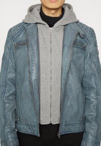 Gipsy by Mauritius BARLO - Casaco de couro - light blue