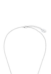 Collana in argento con un design a maglie sottili, dotata di un gancio a moschettone e lunghezza della catena regolabile. Include un piccolo tastino s.Oliver.