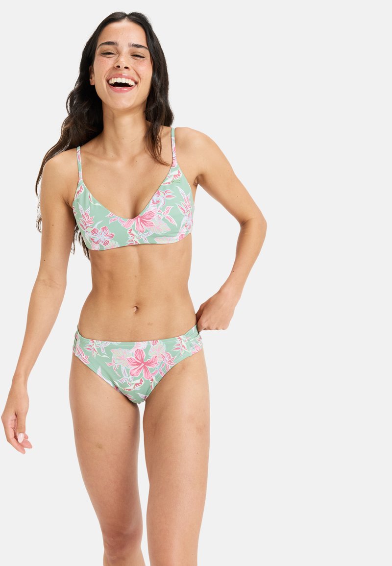 Zelené květinové bikiny s trojúhelníkovým vrškem a odpovídajícími spodními částmi, zdobené vzory růžových a bílých květin. Měkká a pružná látka.