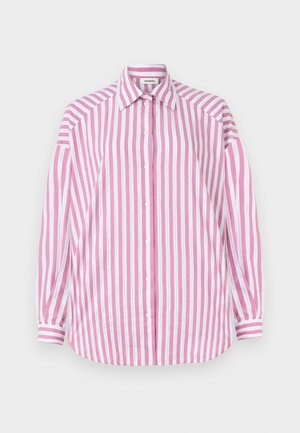 Ribadeelise särgi roosa ja valge vertikaalribadega, pikkade varrukatega, klassikalise kraega, nööpidega esifragmendiga ja kaardus servaga. Puuvillane materjal.