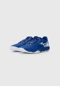 Mizuno WAVE ENFORCE COURT CLAY - Teniso bateliai molio dangos kortams - bellwether blue/white/fjord blue
