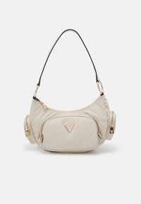Sac à main en nylon beige avec une forme courbée, une seule bandoulière, des accessoires en métal doré et deux poches zippées sur les côtés. Présente un triangle logo.