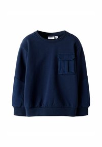 Sweatshirt bleu marine avec un col rond, des manches longues, des poignets côtelés et une poche avant avec rabat. Texture de tissu lisse.