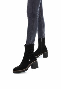 Refresh Botines con plataforma - black