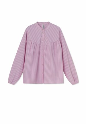 Ružová blúzka s dlhými rukávmi, vertikálne pruhy, zapínanie na gombíky vpredu, nariasený priekrčník a okrúhly golier.