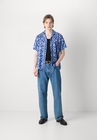 Les Deux ORNAMENT SHIRT - Srajca - summer sky/surf blue