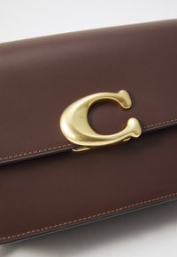 Thumbnail Image 4