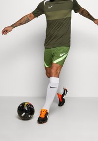 Nike Performance Träningsshorts - olive