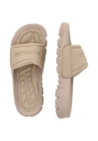 Beige slidesandaler med bred rem, texturerad ovansida och dämpad sula. Har spår för grepp och "ENDURANCE"-logotyp prägld på remmen.