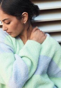 Next RELAXED FIT SOFT TOUCH V-NECK  - Pullover - purple green stripe