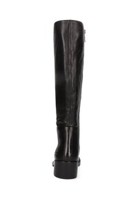 Schwarze, knielange Stiefel aus Leder mit glatter Oberfläche, Blockabsatz und Reißverschlussdetail an der Seite. Sie haben ein eng anliegendes Design und eine zulaufende Form.