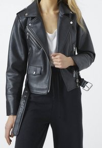 PULL&BEAR Veste en similicuir - black