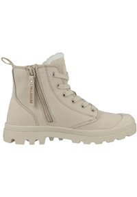 Bottines beige en cuir, dotées d'une fermeture éclair sur le côté, d'un laçage à l'avant, d'une semelle en caoutchouc texturée avec adhérence, et d'une doublure en fourrure douce.