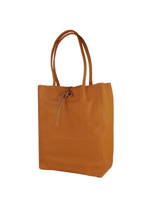 Leder-Tote-Bag in Orange, mit zwei langen Griffen, Kordelzugverschluss und strukturiertem Oberflächenfinish. Quadratförmig mit weichem, glattem Finish.