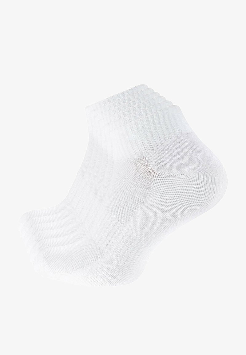 Weiße Knöchelsocken, die in mehreren Lagen präsentiert werden, mit gerippten Säumen und einem strukturierten Stoff für Komfort und Atmungsaktivität.
