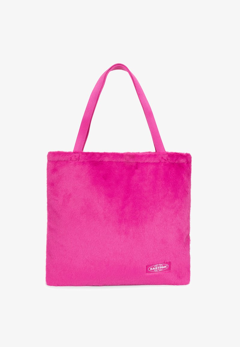Puszysta różowa torba na ramię z dwoma materiałowymi uchwytami. Kwadratowy kształt z miękką teksturą. Małe logo Eastpak znajduje się w prawym dolnym rogu.