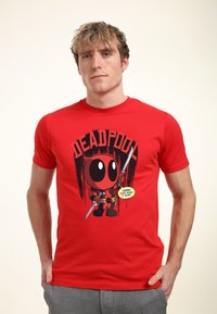 Marvel DEADPOOL LIL OL POOL - T-shirt z nadrukiem