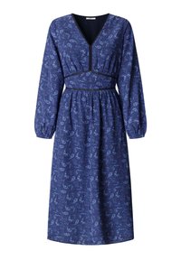 Ilgas rankovėmis suknelė iš tamsiai mėlynos spalvos audinio su gėlių raštu, V formos iškirpte, liemens siūle ir sijonu su raukiniais. Visas drabužis tekstūruotais elementais.