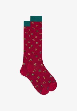 Calze rosse con polsini verdi, caratterizzate da motivi stampati colorati di palme, tavole da surf e scene tropicali. Realizzate in tessuto morbido.