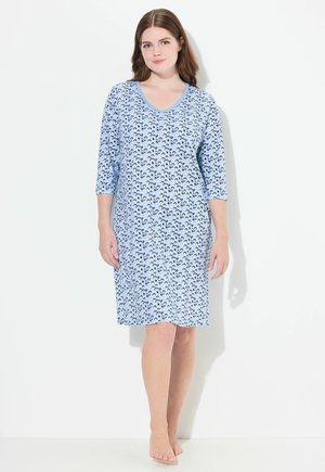 Vestito da notte blu con maniche a tre quarti, caratterizzato da un motivo a onde nere ripetuto. Tessuto morbido con scollatura a V e taglio fino al ginocchio.