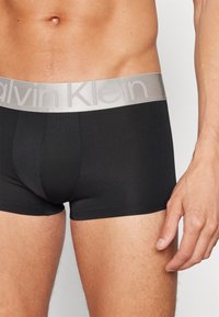 Calvin Klein Underwear LOW RISE TRUNK 3 PACK CKR STEEL MICRO - Ozke boksarice - black/zoni beach/ash