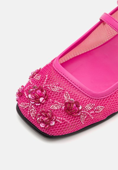 Nodaleto BULLA RINA - Baletkurpes ar siksniņu ap potīti - pink