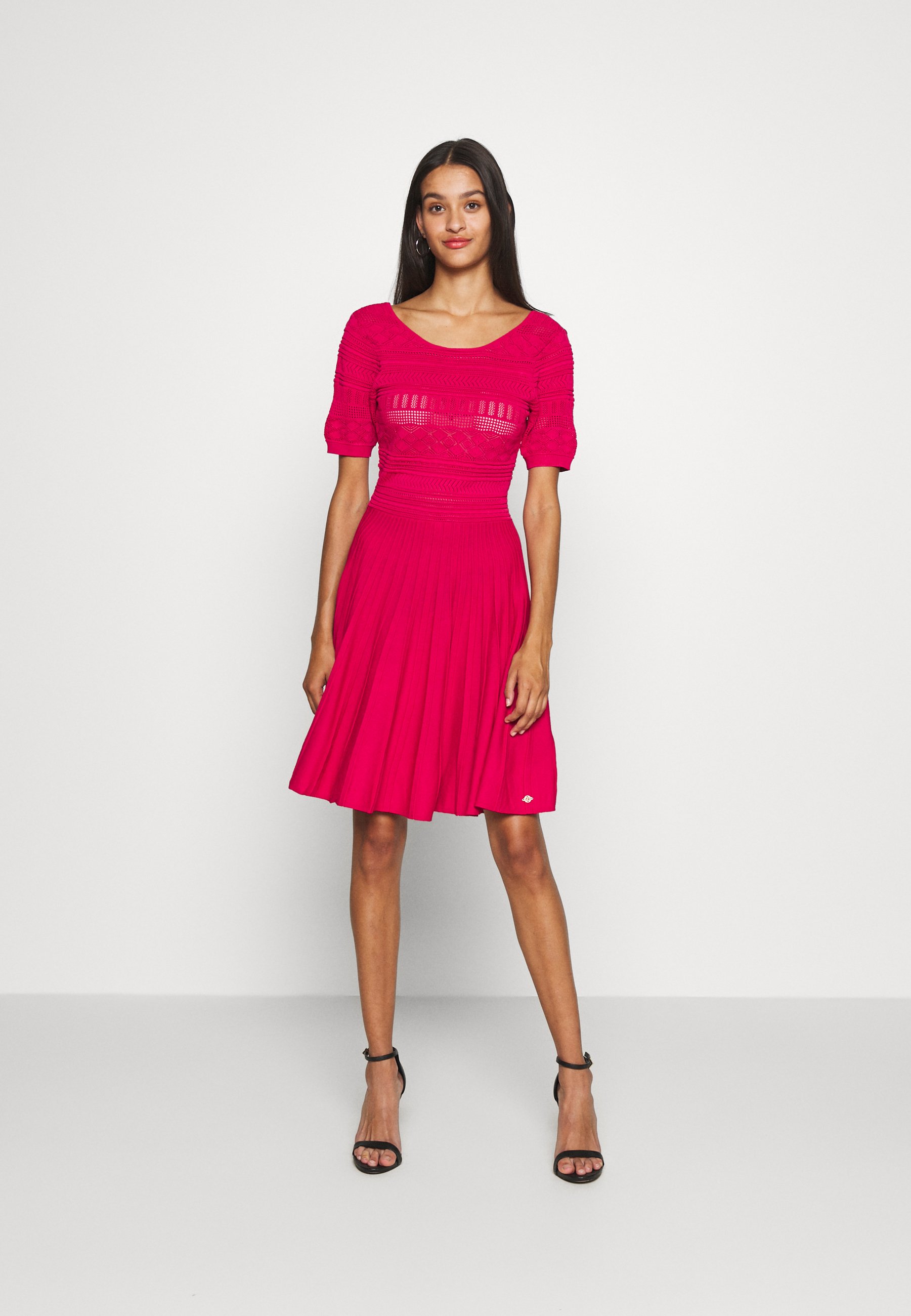 NIKKIE JAELLE DRESS Stickad klänning fuchsia Zalando.se NIKKIE JAELLE DRESS Stickad klänning fuchsia Zalando.se