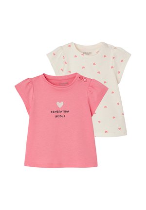 Zwei Baby-Shirts mit kurzen Ärmeln, eines in Rosa mit der Aufschrift "GENERATION BISOUS" und Herz-Grafik, eines in Weiß mit kleinem rosa Herzenmuster, beide mit Schulterknöpfen.