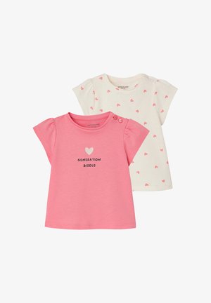 Zwei Baby-Shirts mit kurzen Ärmeln, eines in Rosa mit der Aufschrift "GENERATION BISOUS" und Herz-Grafik, eines in Weiß mit kleinem rosa Herzenmuster, beide mit Schulterknöpfen.