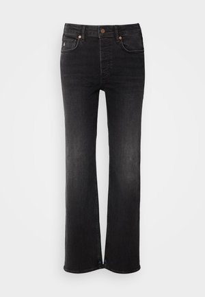 Jeans de ganga pretos com um corte reto, fecho através de zip e design de cinco bolsos. Apresenta rebites em tom cobre e uma textura ligeiramente desbotada.