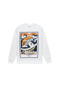 Witte sweatshirt met een grote afbeelding van een sneaker en de tekst "DC Athletics" in blauw en oranje op de voorkant. Ronde hals, lange mouwen.