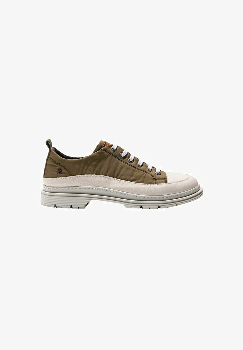 Sneaker z teksturowaną oliwkową cholewką i białym skórzanym noskiem. Posiada grubą, białą podeszwę, sześć białych sznurówek oraz tylni uchwyt.