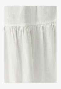Vald, white