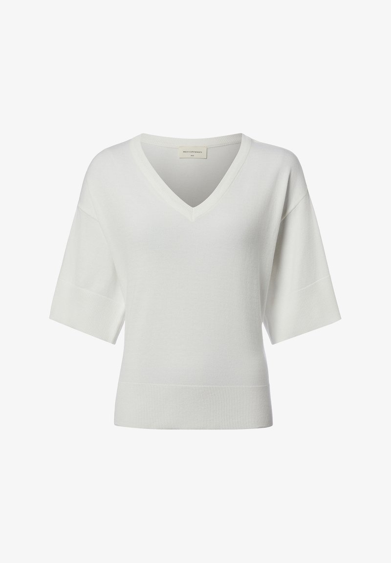 Biely pletený sveter s krátkymi rukávmi a výstrihom do V, s rebrovanými manžetami a lemom, vyrobený z mäkkej látky, zobrazený na jednoduchom pozadí.