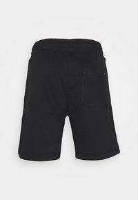 Schwarze Shorts aus weichem Stoff, mit elastischem Bund, geradem Schnitt und einer einzelnen Gesäßtasche mit kontrastierenden Nähten.