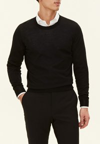 Oscar Jacobson MIGUEL ROUNDNECK - Neule - black tile