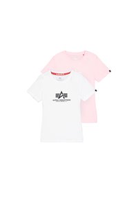 Dva majice kratkih rukava, jedna bijela s crnim logotipom i jedna roza, izrađene od pamuka, s okruglim izrezom i jednostavnim dizajnom.