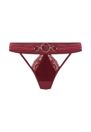 Bordeauxrode kanten en mesh string, met een satijnen band, een ronde gouden accent en delicate kanten afwerking aan de achterkant voor extra detail.