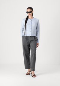 VILA VIAUDREY CHECK - Casaco de malha - kentucky blue