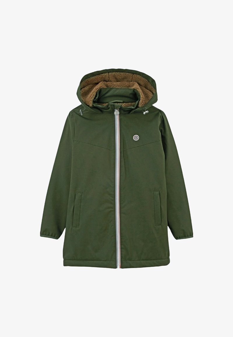 Veste extérieure verte avec une capuche, dotée d'une doublure en polaire douce marron, fermeture éclair à l'avant et deux poches latérales.