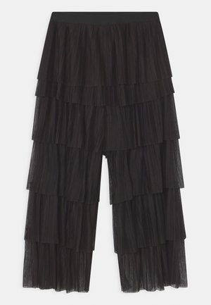 Calças largas pretas em camadas com textura plissada. Apresenta uma cintura elástica larga e várias camadas de tecido transparente que descem em cascata.