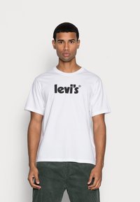 Levi's® RELAXED FIT - Apdrukāts T-krekls - poster white