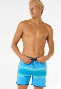 Costume da bagno blu con un design a gradiente che presenta un blu più scuro nella parte superiore che sfuma verso tonalità più chiare, vita elastica e cordoncino.