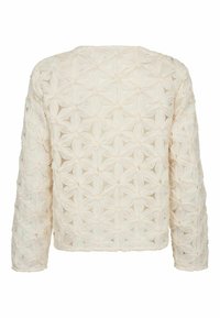 Gaišs krēms krāsas garām piedurknēm tops ar strukturētu ziedu rakstu, kas iekļauj kārtoti ziedlapu līdzīgas formas dizainus un brīvu piegriezumu.