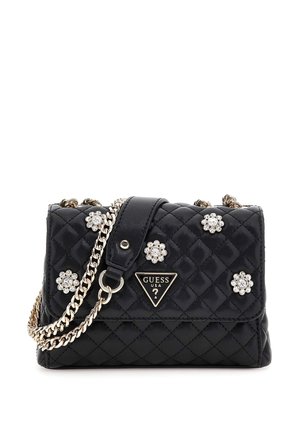 Sac à main noir matelassé avec une chaîne en argent, orné d'accents en rhinocéros en forme de fleur et d'une plaque de logo triangulaire.
