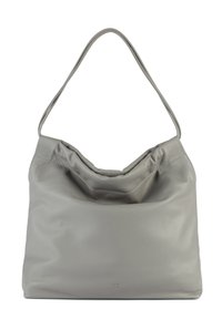 Sac à main en cuir gris avec un design doux et froissé et une seule bandoulière. Il présente des accents de couture et un logo subtil embossé à l'avant.