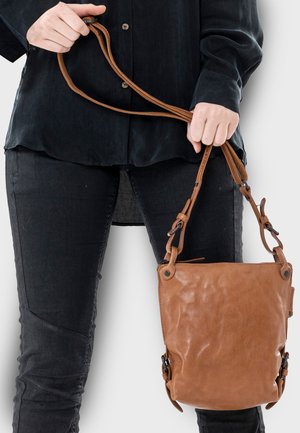MRS. CHOCOLATE COOKIE - Across body bag - caramel