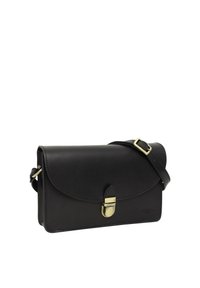 Črna usnjena torbica čez ramo z zaponko v zlatorjavi barvi in nastavljivim trakom, pravokotne oblike z zaobljenim poklopcem.